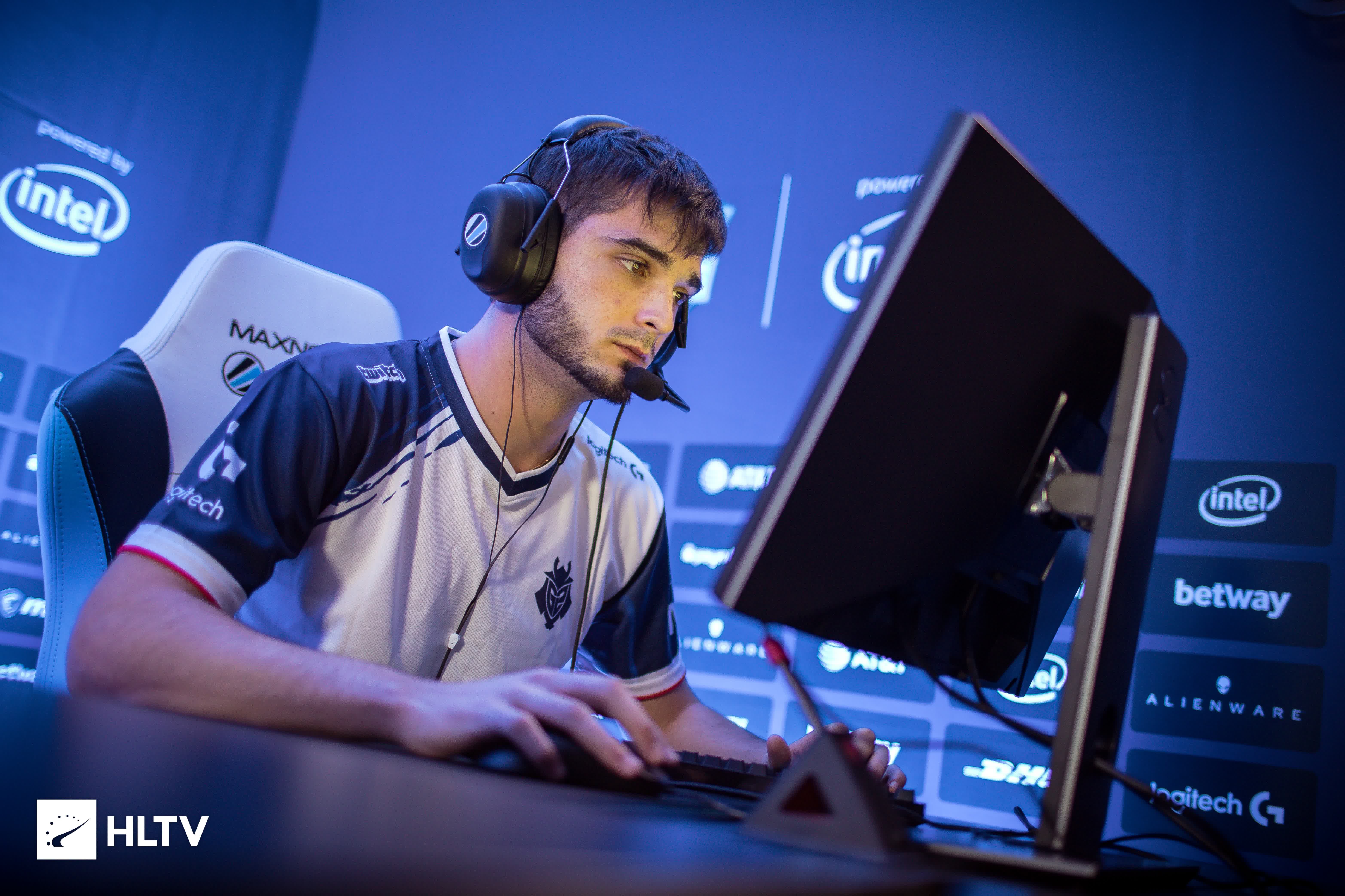 靠的内线搭 靠的内线搭