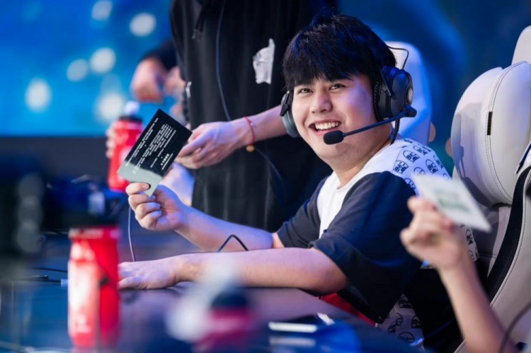 更是对未来 更是对未来