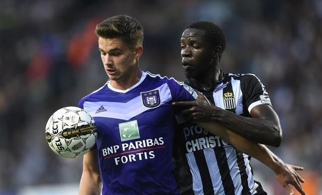 也展现了他 也展现了他